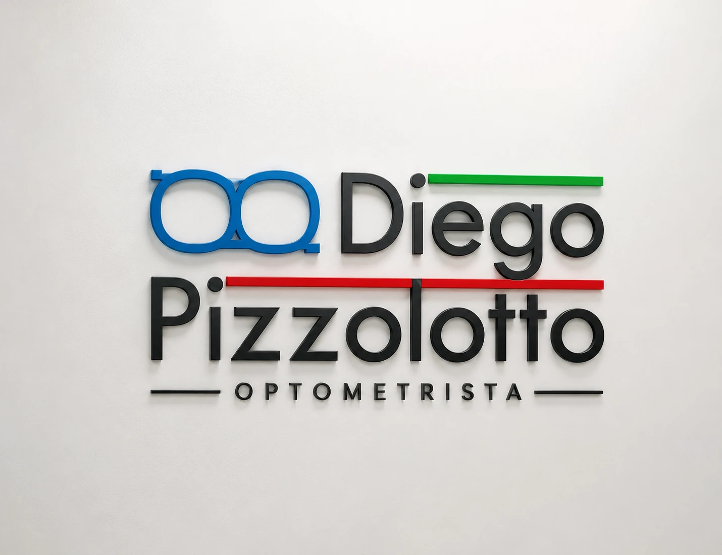 Diego Pizzolotto, optometrista em Sapucaia do Sul, durante atendimento